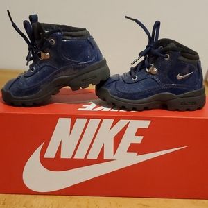 Nike ACG boots